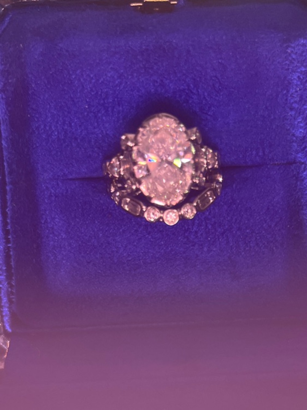 Sparkling Oval-4.47 center diamond with wedding band (bezel diamonds)
